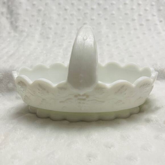 Vintage Westmoreland Milk Glass Split Handle Basket, Grapes & Vine Pattern 1960s - Picture 7 of 8